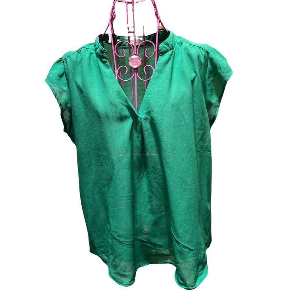Green sleeveless Elm Blouse VNeck Cut Size Large